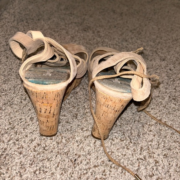 Tan wedge heels - Picture 4 of 10